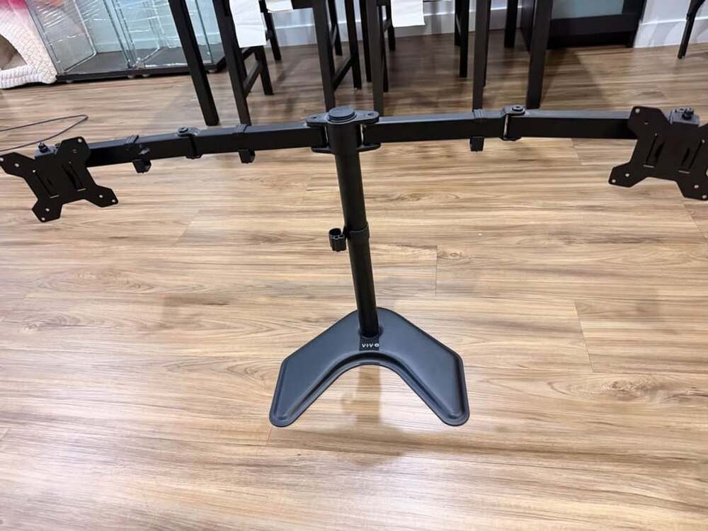 VIVO Dual Monitor Stand for 13”-32” Monitors | Free Standing | Excellent Conditi